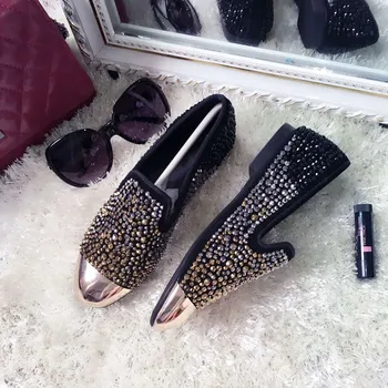 Женская обувь на плоской подошве с украшением в виде кристаллов, Коллекция 2018 года, весна-осень, лоферы без застежки, модельные туфли на плоской подошве с золотым металлическим носком, высококачественные туфли на плоской подошве